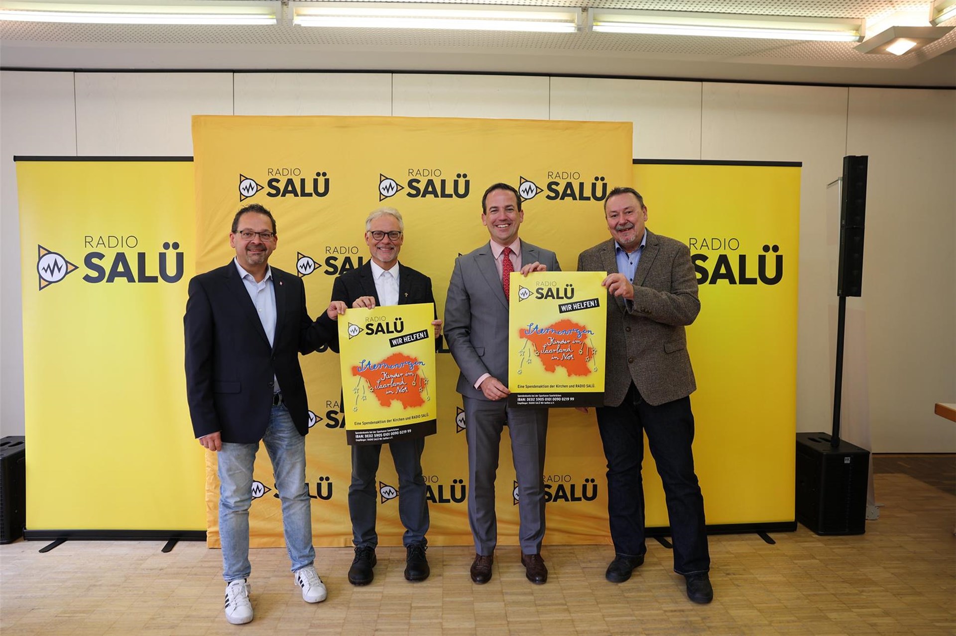 Foto von Caritasdirektor Dirk Schmitt, Pfarrer Wolfgang Glitt, Chef der Staatskanzlei David Lindemann & Geschäftsführer Radio Salü Axel Musolff